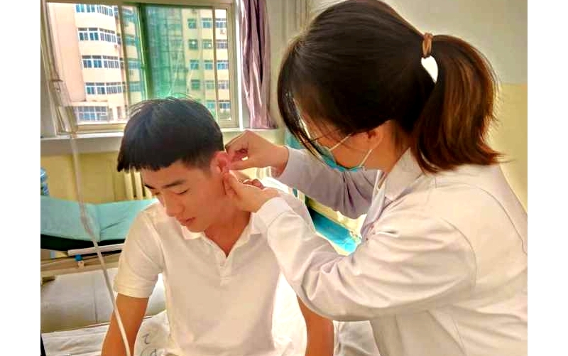 引進(jìn)中醫(yī)紅外線治療及耳穴貼壓技術(shù)